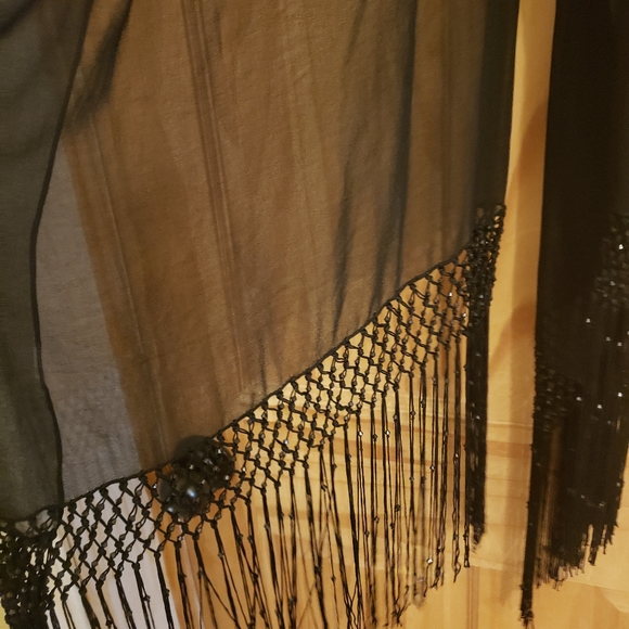 Shawl - Picture 1 of 2